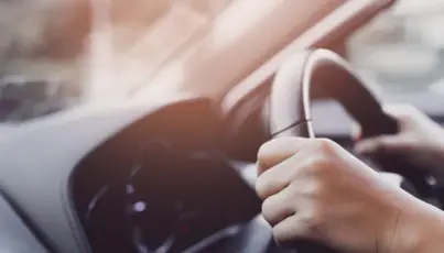 Bruit quand je tourne le volant : découvrez les causes et solutions