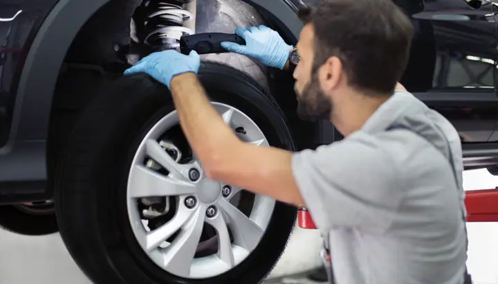 Voiture qui tremble au freinage : découvrez les causes et solutions