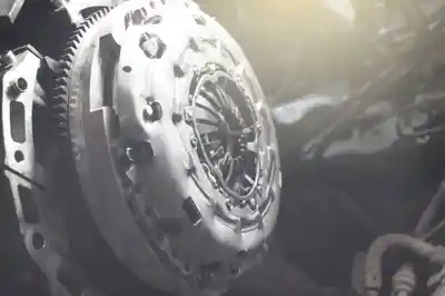 Tout savoir sur l'embrayage centrifuge : fonctionnement, entretien, 2 CV