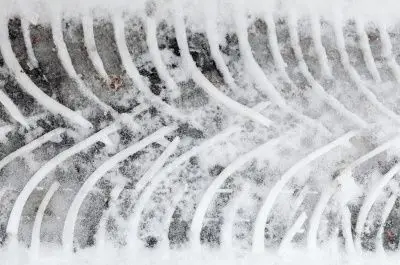 Trace de pneu neige