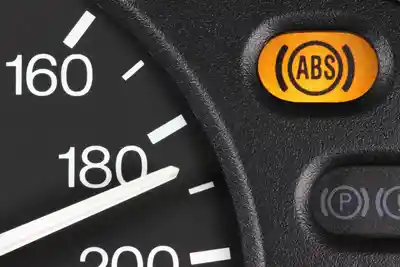 Système ABS défaillant : symptômes, causes et solutions