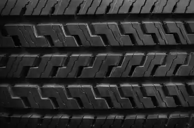 Bande de roulement du pneu de voiture : quid 