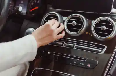 Filtre de climatisation voiture : où se trouve-t-il et comment le changer ?