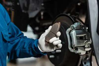 Usure des plaquettes de frein : comment vérifier les témoins ?