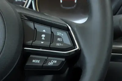 Régulateur de vitesse : fonctionnement, avantages et utilisation