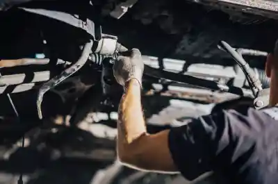 Suspension de voiture : fonctionnement, usure et remplacement