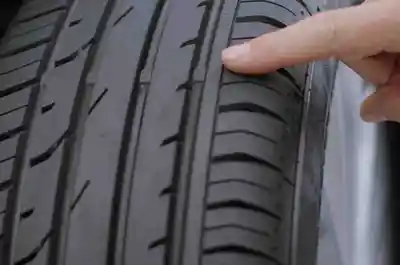 Tout savoir sur les témoins d'usure des pneus de voiture