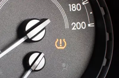 Voyant de pression des pneus : que faire en cas d'allumage ?