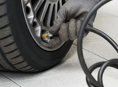 Bien gonfler vos pneus de voiture : astuces et conseils