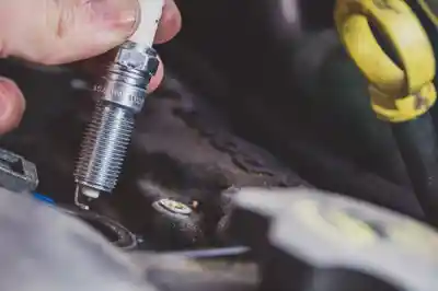 Les facteurs et solutions d'une voiture essence qui broute