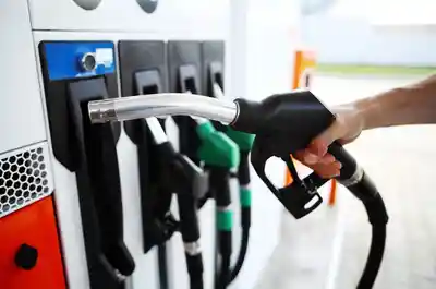 Cas, causes et solutions d'une voiture qui sent l’essence