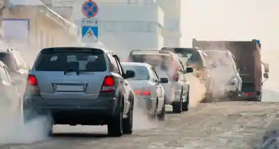 Fumée blanche voiture : causes, diagnostic et solutions