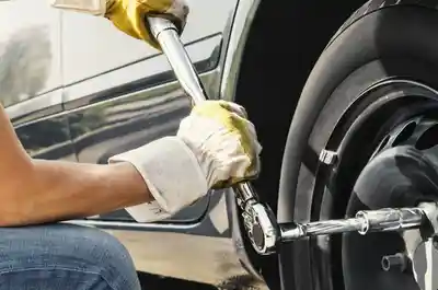 Comment démonter un pneu de voiture et faire changer ses pneus ?