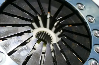 détail d'un embrayage hydraulique