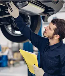 Pompe à eau de voiture : rôle, signes d'usure, test et changement