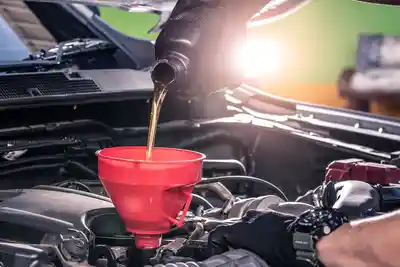 Rôle, typologie et remplacement de l'huile de direction assistée