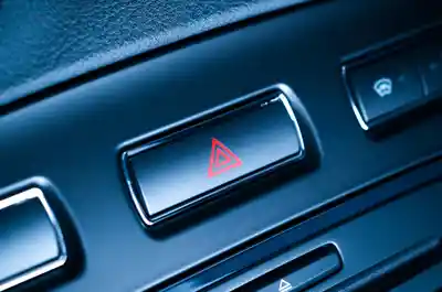 Le guide des feux de détresse de voiture