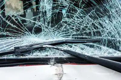 Que faire si son pare-brise est cassé suite à un vandalisme ?