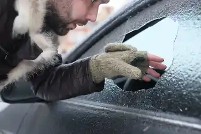 Comment bien remplir la déclaration bris de glace ?