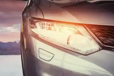 Tout savoir sur ce dispositif réfléchissant de voiture : Catadioptre - réflecteur