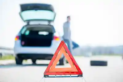 Triangle de signalisation ou de sécurité en voiture : tout savoir