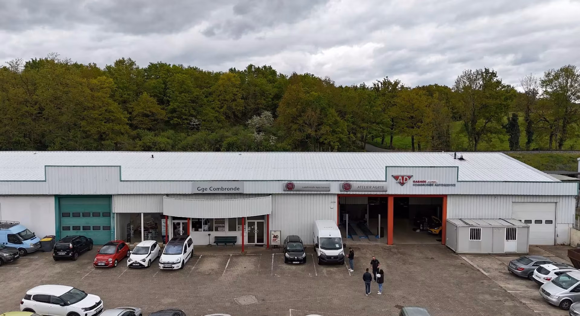 Photo de Garage COMBRONDE AUTOSERVICE SN